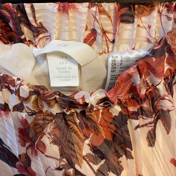 H&M Pleated Skirt - Picture 3 of 3